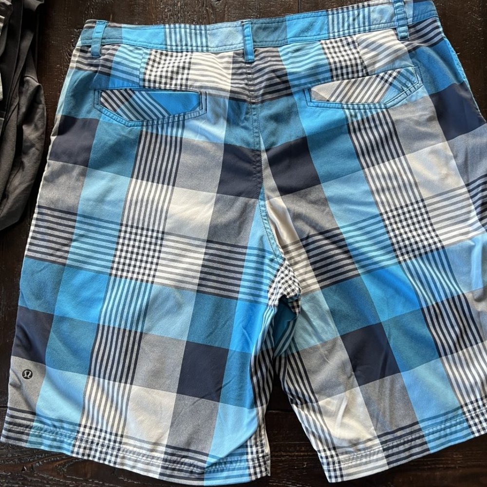 Lululemon Men's Shorts, Size 40